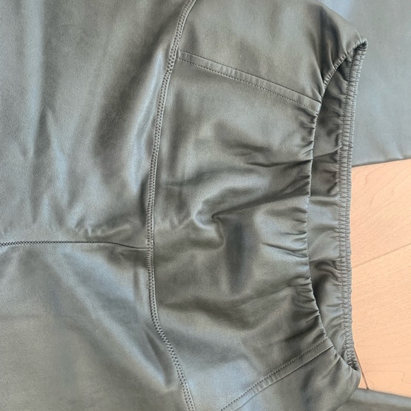 Aritzia Wilfred Free dark green vegan leather leggings - Picture 6 of 6